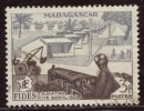 Madagascar - Oblitéré - Charnière Y&T 1956 N° 327 Cité Bery Rose à Tamatave 3f Gris Et Brun - Used Stamps