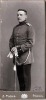 K.u.k.Soldat In Uniform Und Säbel - Fotograph J.FUCHS Berlin, Kabinettfoto Auf Karton, Größe 17 X 8 Cm - 1914-18