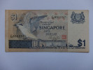 BILLET SINGAPOUR - P.9 - 1 DOLLAR - 1976 - OISEAU - ARMOIRIE - PARADE MILITAIRE - Singapour