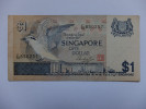 BILLET SINGAPOUR - P.9 - 1 DOLLAR - 1976 - OISEAU - ARMOIRIE - PARADE MILITAIRE - Singapur