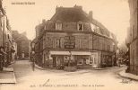 CPA - BOURBON-l'ARCHAMBAULT (03) - Vue Du Grand Bazar Et De La Place De La Fontaine Dans Les Années 20 - Bourbon L'Archambault