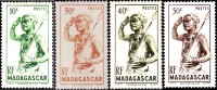 MADAGASCAR  1946 -  YT 300 à 303  - Danseur -     NEUFS** - Nuevos