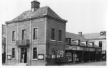 OISEMONT --La Mairie Et Les Halles - Oisemont