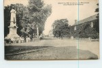 NEUVY LE ROI - Le Monument Et La Route De Saint Paterne. - Neuvy-le-Roi