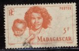 Madagascar - Oblitéré - Y&T 1946 N° 313 Types Betsimisarake 5f Rouge-brun - Usati