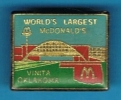 PIN´S //   ** WORLD´S LARGEST ** Mc DONALD´S ** VINITA ** OKLAHOMA ** - McDonald's