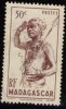 Madagascar - Oblitéré - Y&T 1946 N° 303 Danseur Du Sud 50c Brun-lilas - Usados