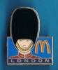 PIN´S //   ** Mc DONALD´S ** CAPITALES ** ROYAUME-UNI ** LONDON ** . (Arthus Bertrand) - McDonald's