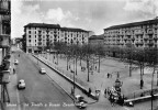 02520 "TORINO - VIA PINELLI -PIAZZA BARCELLONA"   ANIMATA,  AUTO,  APE,  BANCARELLA.   CART.   NON SPED. - Orte & Plätze