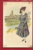 HAO-19 Litho Jeune Femme En Habit Du Dimanche, Avec Ville Fribourg En Arrière Plan, Sarine, Mode.Marques Sur Les Angles - Fribourg