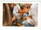 CPM  17 X 12 CM      MEDECINS SANS FRONTIERES     SOMALIE  1985     MEDECIN AVEC ENFANT SOMALIEN - Somalia