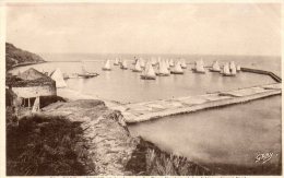 PORT EN BESSIN  -   La Tour Vauban Et Les Jetées - Port-en-Bessin-Huppain