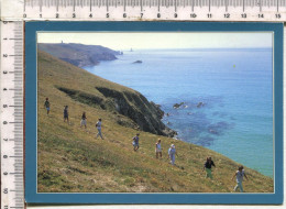 PLOGOFF    -   Promenade  Sur  Les  Falaises  Entre La  Pointe  Du Raz  Et  La  Baie Des  Trépassés - Plogoff