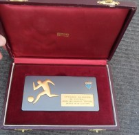 PLAQUE VI TOURNOI BALKANIQUE DE FOOTBALL POUR LES EUIPES ESPOIRS SKOPJE 19-26 JUIN 1973 FSJ,Fudbalski Savez Jugoslavije - Abbigliamento, Souvenirs & Varie