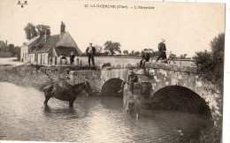 LA GUERCHE-SUR-L'AUBOIS L'ABREUVOIR TRES ANIMEE - La Guerche Sur L'Aubois