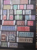 83 TIMBRES DE FRANCE NEUF 1ER CHOIX MNH ** ENTRE LES N° 620 & 673 AVEC QQ Variétés CHROMATIQUES  PETAIN > VOIR SCANNS - Unused Stamps