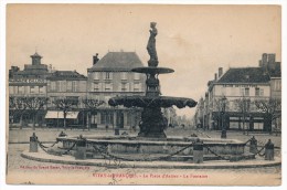 Delcampe - CPA - VITRY-LE-FRANÇOIS (Marne) - La Place D'armes - La Fontaine - Vitry-le-François