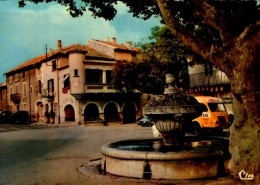 84-CHATEAUNEUF DU PAPE..LA FONTAINE ET LE RUE DE LA REPUBLIQUE..CPM - Chateauneuf Du Pape