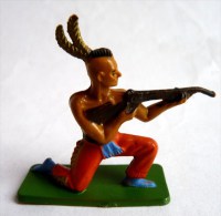 FIGURINE STARLUX  à Partir De 1957 INDIEN 142 -  TIREUR FUSIL A GENOUX 3 - Starlux