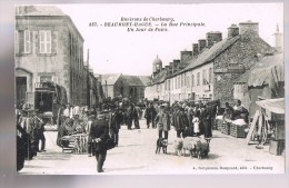 BEAUMONT - HAGUE . La Rue Principale . Un Jour De Foire . - Beaumont