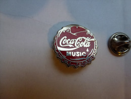 Beau Pin´s En Zamac , Coca Cola Music   , Signé Decat - Coca-Cola