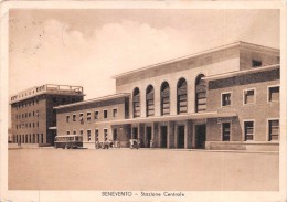 02753 "BENEVENTO - STAZIONE CENTRALE" ANIMATA, BUS - AUTO ´50, ARCH. ´900. CART. SPED. 1955 - Benevento