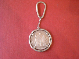 Porte-Clefs Argent Massif De 1965 , Ecu De 10 F Hercule Avec Monture Argent , Travail De Qualité . - Silberzeug