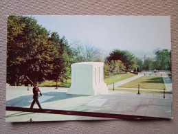 Tomb Of The Unknowns Where Rest In Honored Glory Unknown Americans Who Fell In Both World Wars..... - Arlington