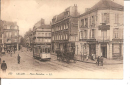 CALAIS      Place Richelieu,tramway ,attelage,commerces  LL 177 - Calais