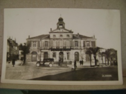 CPSM CHARENTE  - RUFFEC N°5 HOTEL DE VILLE ET PLACE D'ARMES  - ECRITE EN 1961 - Ruffec