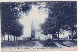 44. LES MOUTIERS EN RETZ . LA PLACE DE L'EGLISE ET LA LANTERNE DES MORTS . Editeur NOZAIS - Les Moutiers-en-Retz