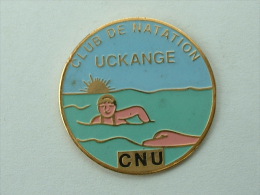 Pin´s CLUB DE NATATION UCKANGE - MOSELLE - LORAINE - Swimming