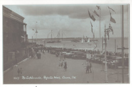 PC Great Britain Isle Wight The Esplanade Regatta Week Cowes I.W. Vintage Men Promenade Cars Automobiles - Cowes