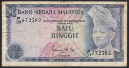 MALAYSIA  P13a  1  RINGGIT  1976 #F/30    FINE NO P.h. - Malaysie