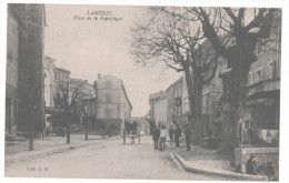 CP LAMBESC Place De La Republique (13 BOUCHES DU RHONE) Animée Hommes Femmes Attelage Cheval - Lambesc
