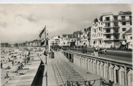 CPA 44  LA BAULE LE RAMBLAI ET LA PLAGE - La Baule-Escoublac