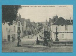 CPA Animée La Place Gambetta Rue Edme Piot MONTBARD 21 - Montbard