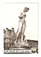 CPA Humour Buffier - Une Femme Qui A Du Chien - Photo Statue Femme Nue Avec Un Chien à Ses Pieds - Humour