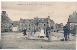 LANVOLLON - Place Du Marché, La Pompe - Lanvollon