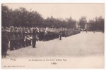 METZ (Moselle) Die Wachparade Auf Dem Kaiser Wilhelm Platz-Militaire-Soldaten - Editeur NELS,  2 SCANS - - Metz