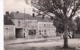 CPSM 9X14 . JUPILLES (72)  570 H. Place Ricordeau ( Café - Epicerie  / Pompe à Essence) - Otros & Sin Clasificación