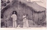 10 - Congo Français - Mission Catholique De Brazzaville - Famille Chrétienne De Brazzaville Devant Sa Case - Brazzaville