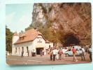 V08-46-lot-grottes De Lacave-entree Des Grottes Et Le Rocher--animee-voiture - Lacave