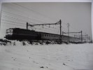 Locomotive électrique De Type CC 7100 Tractant Un Train Sur La Ligne PLM Dans Les Années 1960 - Spoorweg