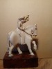 QAJAR - Fin XIXe - Fauconnier à Cheval En Plastique Sauvage Sur Marbre Griotte - Oosterse Kunst