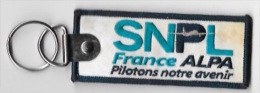 ETIQUETTE TISSU PILOTE De LIGNE " Syndicat Des Pilotes De Ligne " - Baggage Labels & Tags