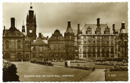 SHEFFIELD : GARDENS AND THE TOWN HALL / SHEFFIELD & WORLD MENTAL HEALTH YEAR 1960 / TROON, DUNDONALD ROAD - Sheffield