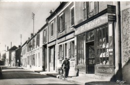 94. Mandres. Rue Du Général Leclerc. Cpsm Petit Format - Mandres Les Roses