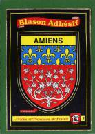 (80)  Amiens  - Blason Adhésif Sur Carte Postale Dimension 10cmX15cm   Villes Et Provinces De France - Oggetti 'Ricordo Di'