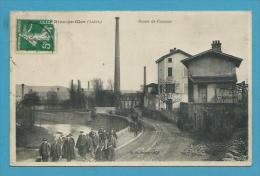 CPA Sortie Des Ouvriers D'une Usine - Route De Couzon RIVE DE GIER 42 - Rive De Gier